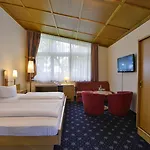 Boutique Erb Muenchen Parsdorf 3*
